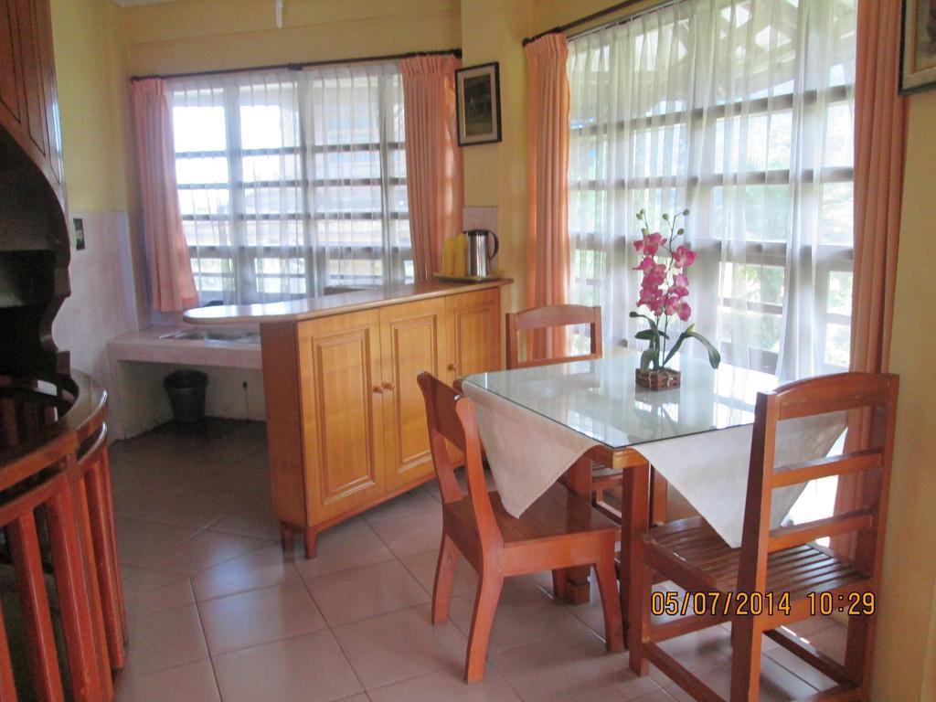 Sapadia Hotel And Cottage Parapat Pokoj fotografie