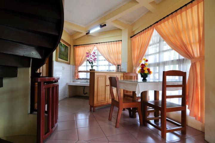 Sapadia Hotel And Cottage Parapat Exteriér fotografie